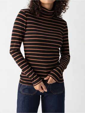 Essential Ribbed Turtleneck